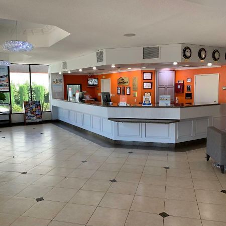 Howard Johnson By Wyndham Reseda Hotel & Suites Los Angeles Eksteriør billede