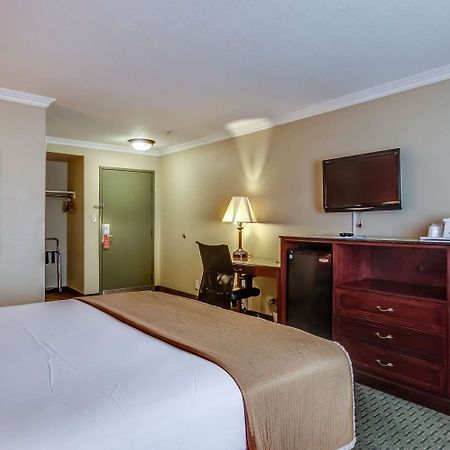 Howard Johnson By Wyndham Reseda Hotel & Suites Los Angeles Eksteriør billede