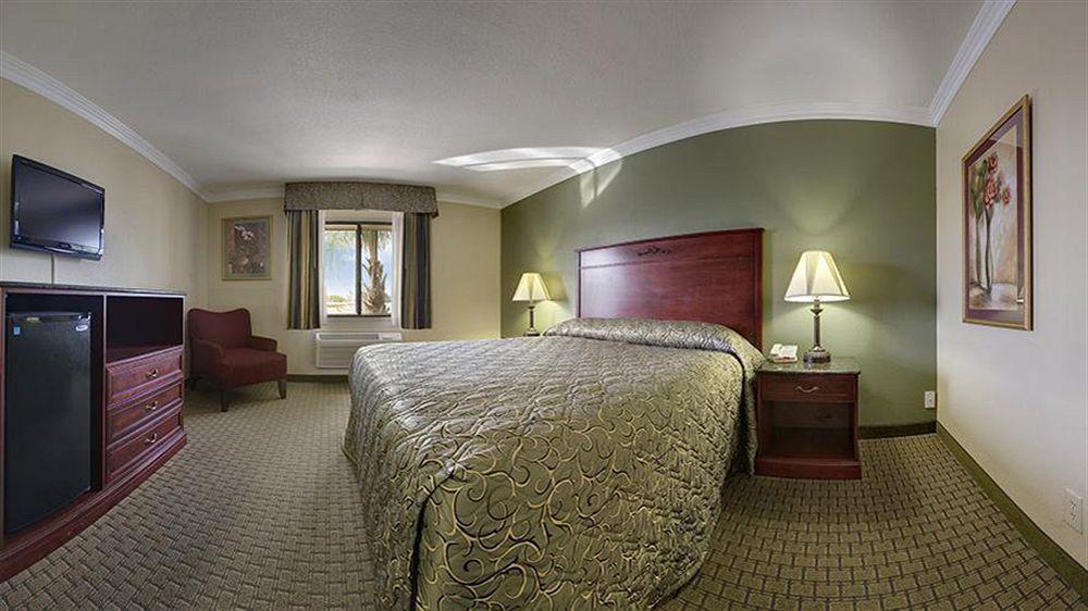 Howard Johnson By Wyndham Reseda Hotel & Suites Los Angeles Eksteriør billede
