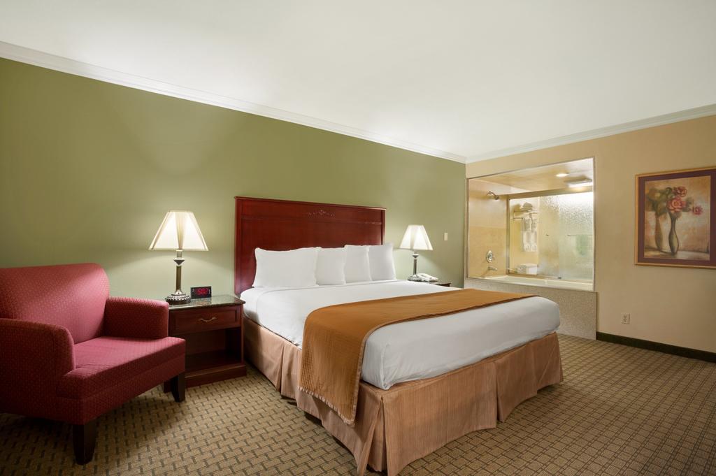 Howard Johnson By Wyndham Reseda Hotel & Suites Los Angeles Eksteriør billede