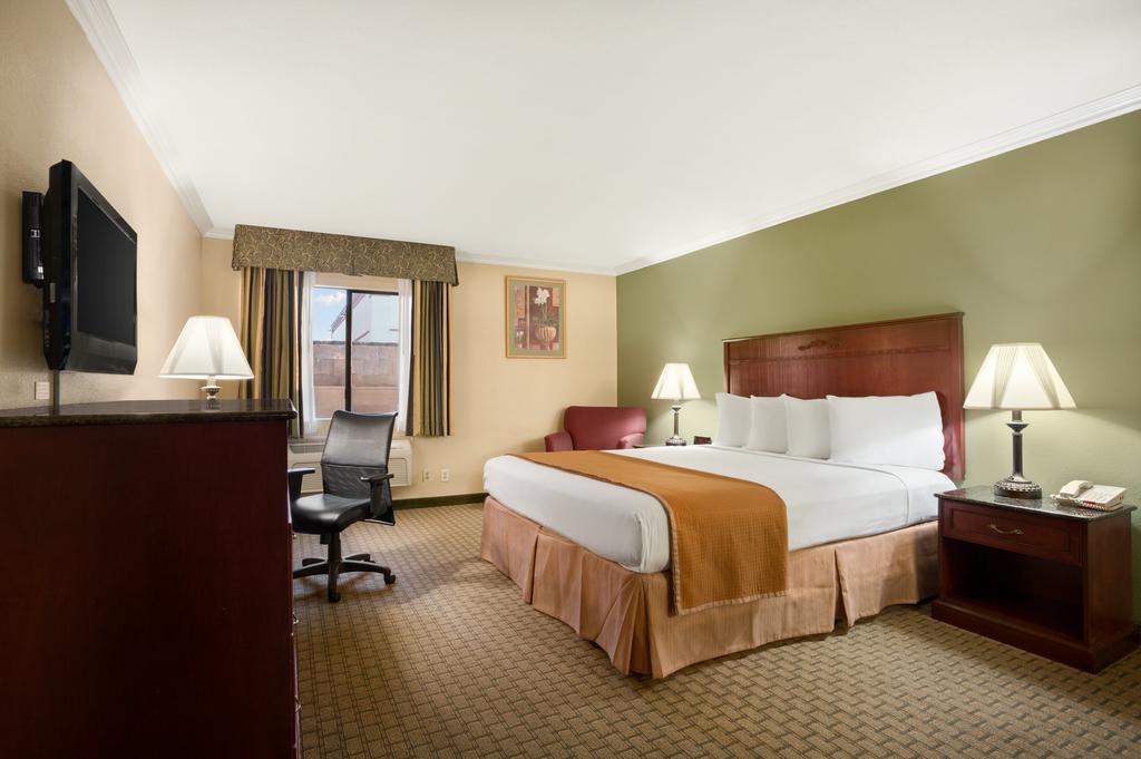 Howard Johnson By Wyndham Reseda Hotel & Suites Los Angeles Værelse billede
