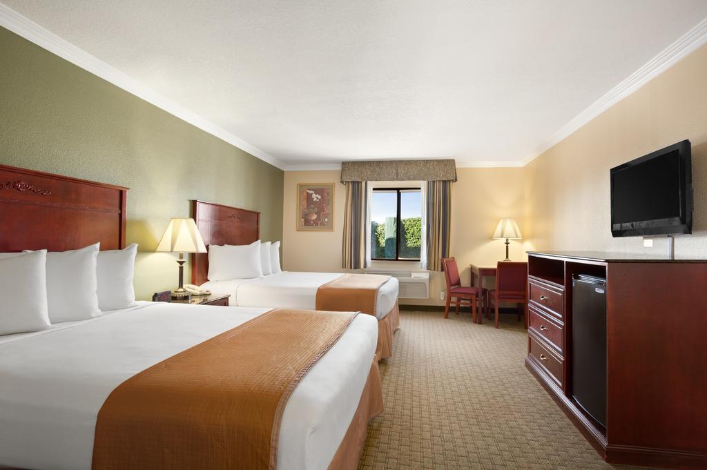 Howard Johnson By Wyndham Reseda Hotel & Suites Los Angeles Værelse billede