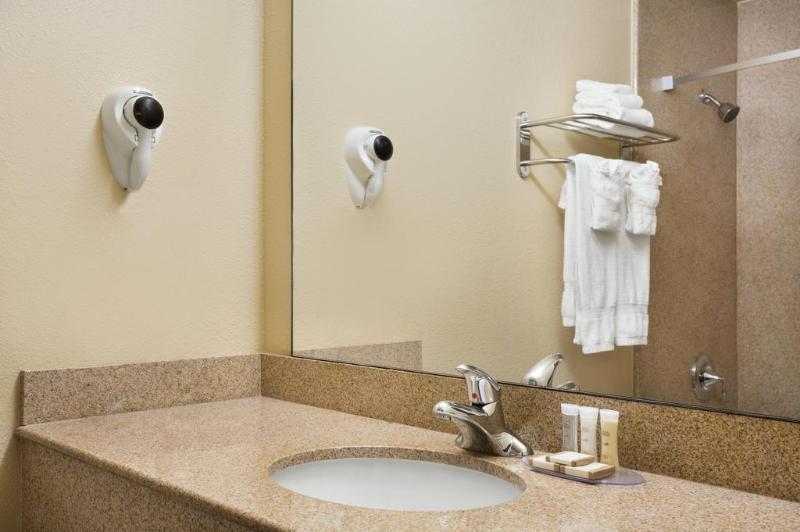 Howard Johnson By Wyndham Reseda Hotel & Suites Los Angeles Eksteriør billede