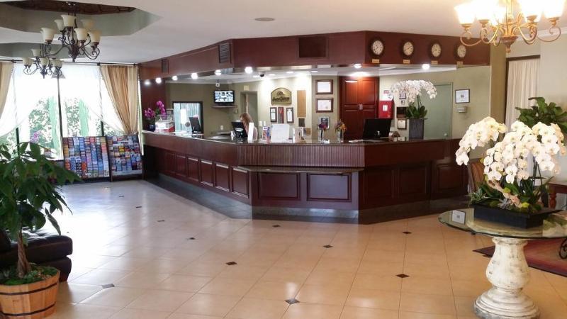 Howard Johnson By Wyndham Reseda Hotel & Suites Los Angeles Eksteriør billede