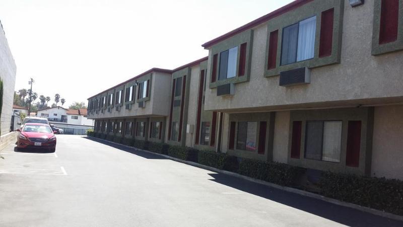 Howard Johnson By Wyndham Reseda Hotel & Suites Los Angeles Eksteriør billede