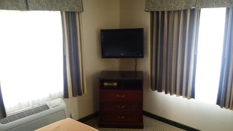Howard Johnson By Wyndham Reseda Hotel & Suites Los Angeles Eksteriør billede