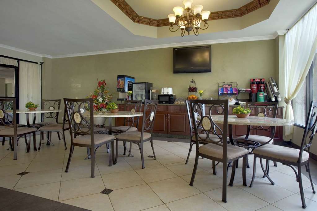 Howard Johnson By Wyndham Reseda Hotel & Suites Los Angeles Restaurant billede