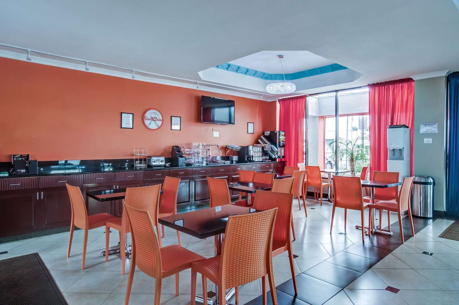 Howard Johnson By Wyndham Reseda Hotel & Suites Los Angeles Eksteriør billede