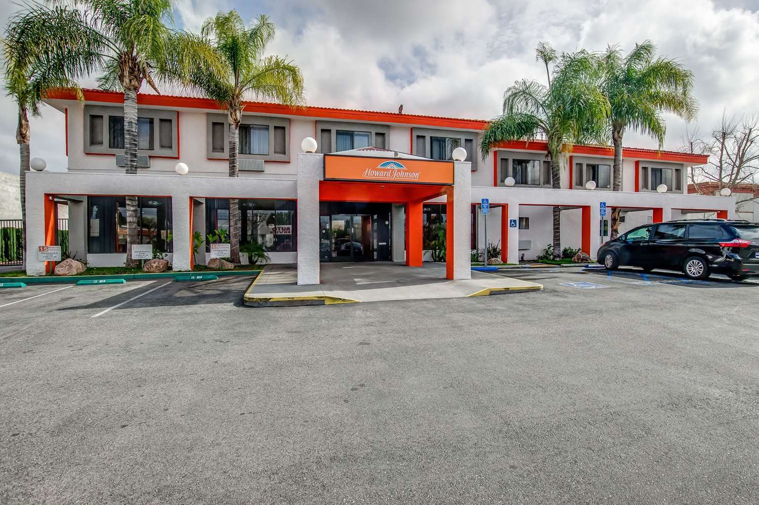 Howard Johnson By Wyndham Reseda Hotel & Suites Los Angeles Eksteriør billede