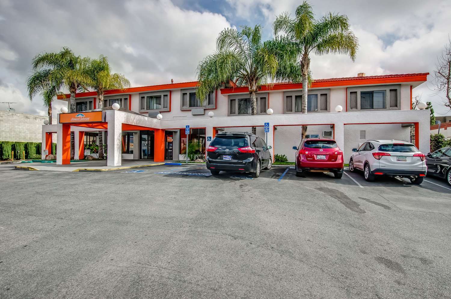 Howard Johnson By Wyndham Reseda Hotel & Suites Los Angeles Eksteriør billede